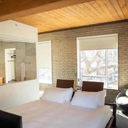Hotel Ocho Toronto Eksteriør bilde